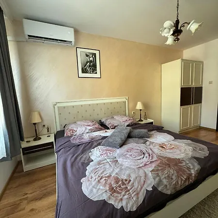 아파트 The Master And Margarita Apartment, майстора и маргарита, Two Bedroom *